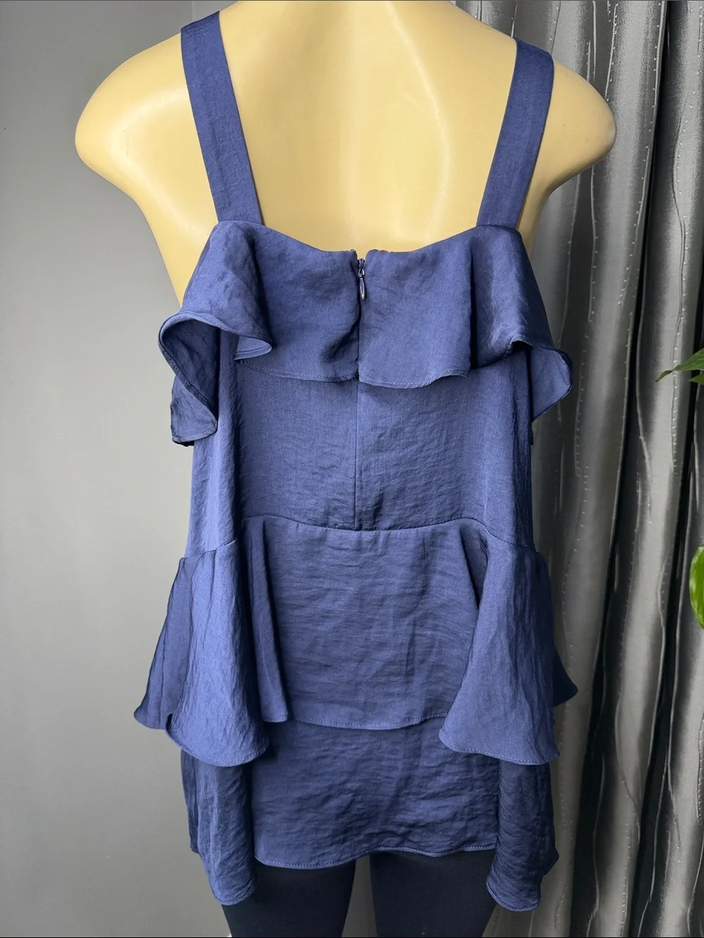 Michael Kors women’s Sz L Navy Ruffle V-Neck Camisole